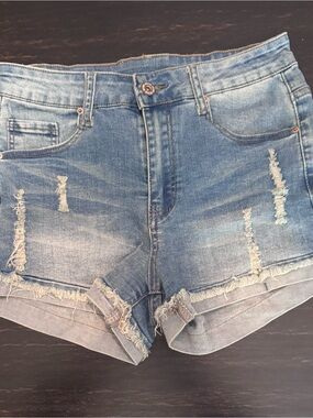 Women’s Casual mid rise ripped short jeans, women shorts denim Small